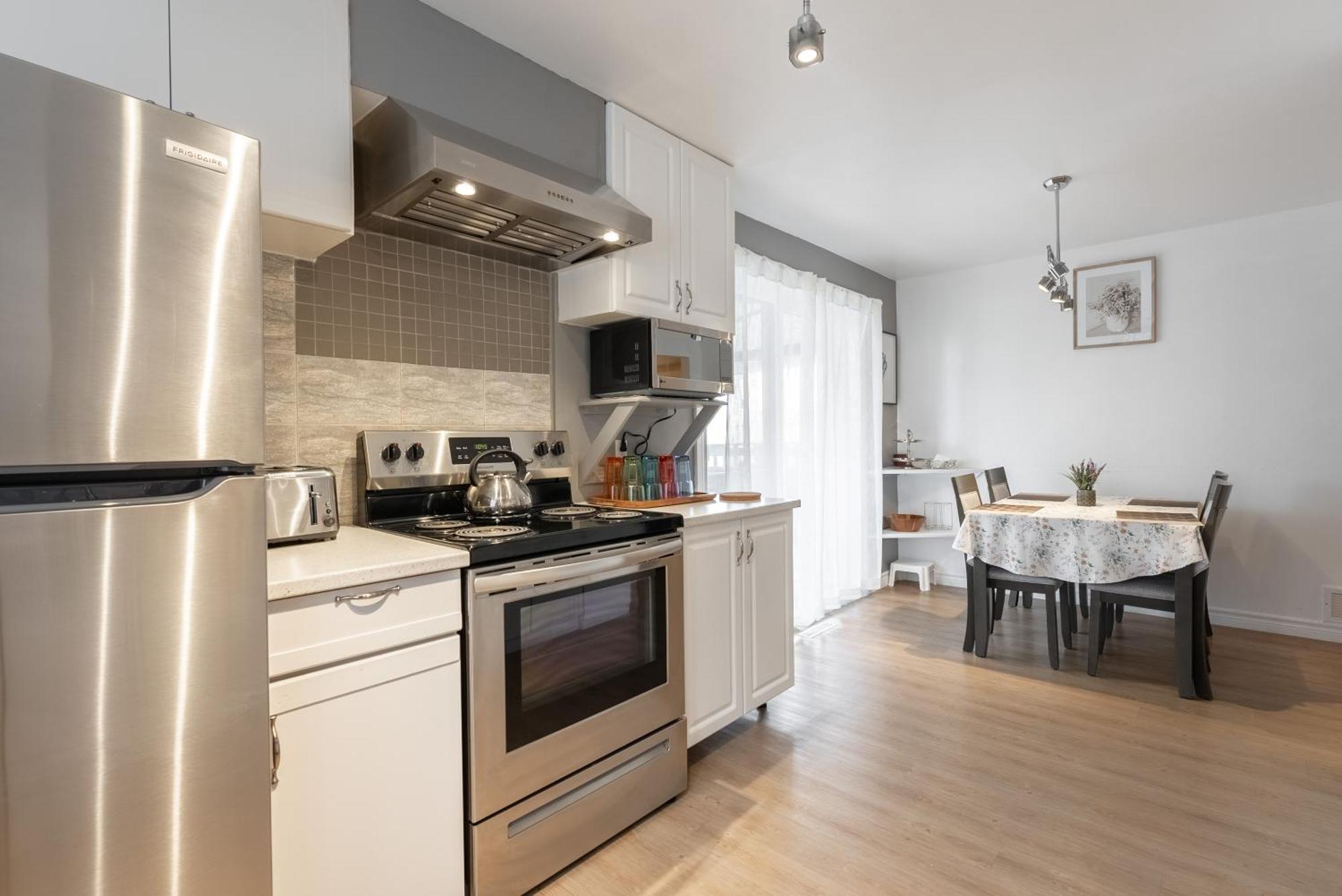 Comfortable Spacious House With Parking Brossard Exterior foto