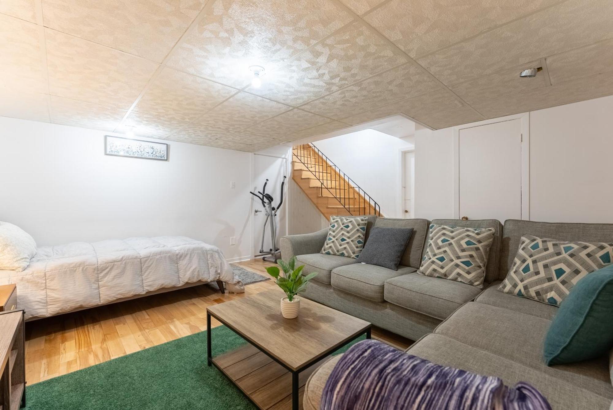 Comfortable Spacious House With Parking Brossard Exterior foto
