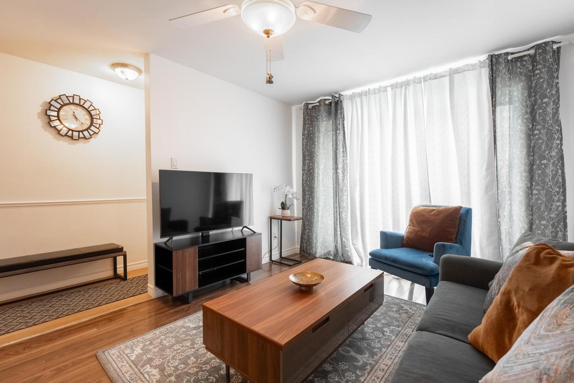 Comfortable Spacious House With Parking Brossard Exterior foto