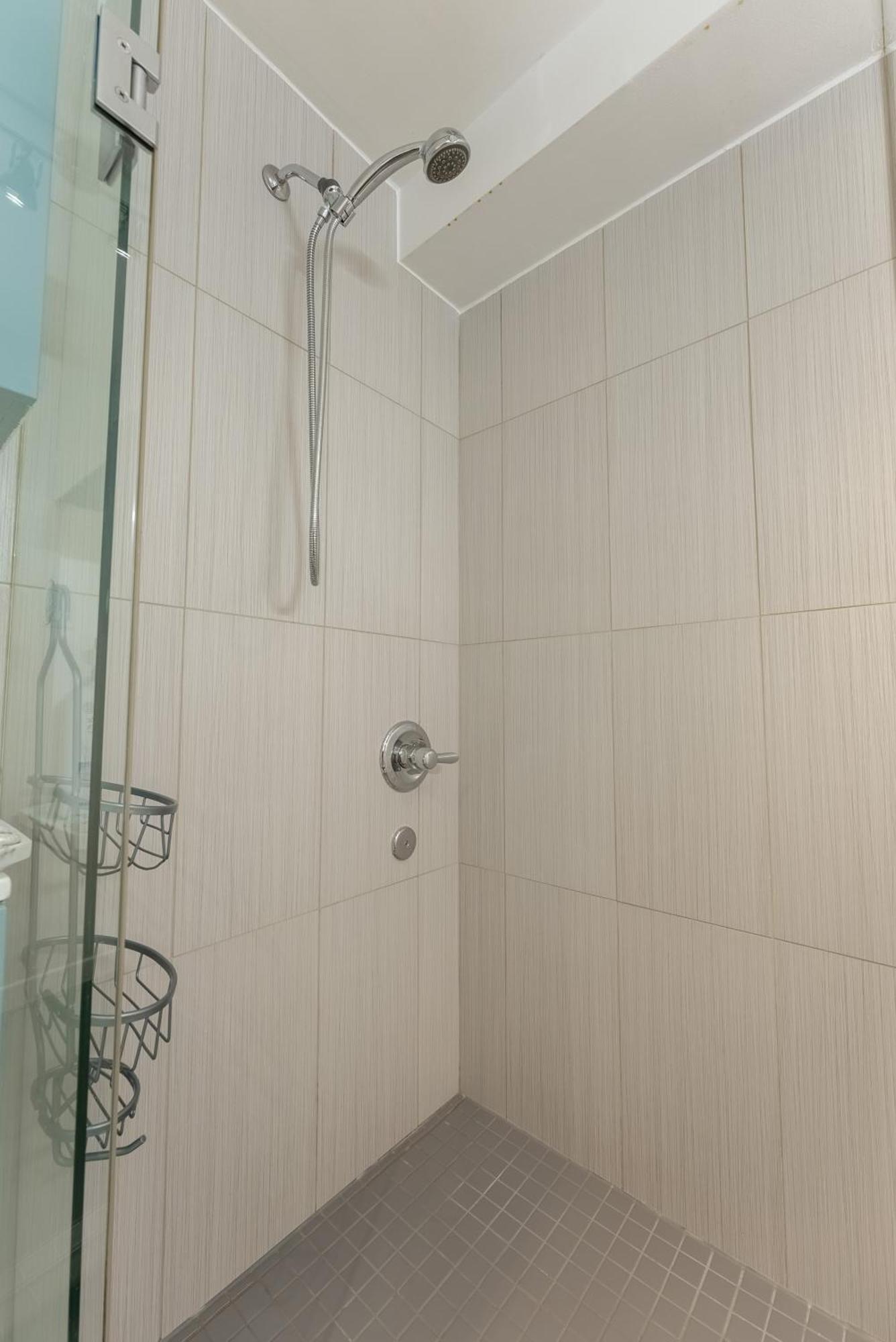 Comfortable Spacious House With Parking Brossard Exterior foto